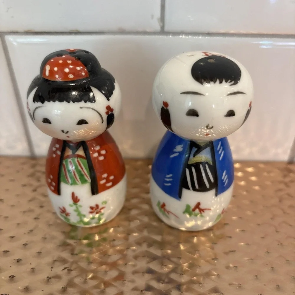 Vtg Retro MCM Kitschy Kokeshi Doll Salt‎ & Pepper Shakers Glaze Made In Japan